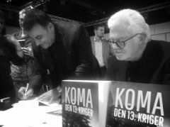 Michael Ford og Naser Khader signerer Den 13. Kriger på dansk og arabisk